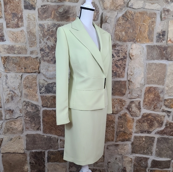 TAHARI 12 Asymmetrical Skirt Suit Set - Picture 4 of 7